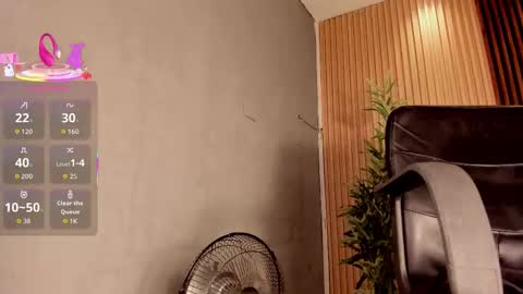 Snapshot of aliice_smithh chatting on 11/12/25, 02:28 Alice online show from 11/12/25, 02:28