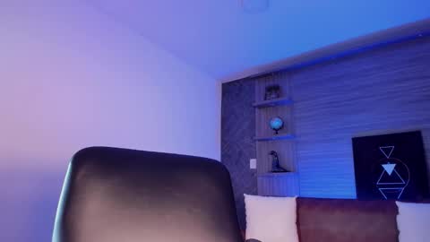 Snapshot of aliice_smithh chatting on 12/13/25, 08:14 Alice online show from 12/13/25, 08:14