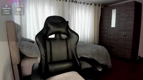 aliice_walker_ online show from 11/28/25, 06:54