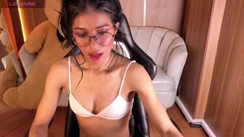 Snapshot of alina_b_ chatting on 02/11/26, 12:37 alina_b_ online show from 02/11/26, 12:37
