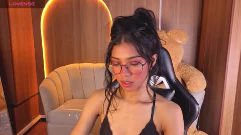 Snapshot of alina_b_ chatting on 02/13/26, 01:40 alina_b_ online show from 02/13/26, 01:40