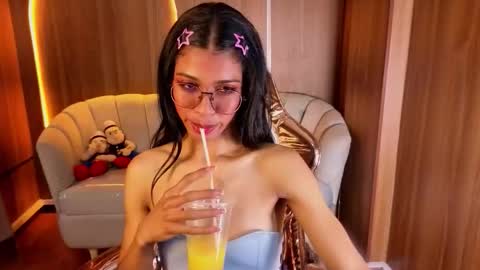 Snapshot of alina_b_ chatting on 03/17/26, 08:23 alina_b_ online show from 03/17/26, 08:23