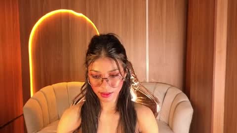 Snapshot of alina_b_ chatting on 04/01/26, 08:39 alina_b_ online show from 04/01/26, 08:39