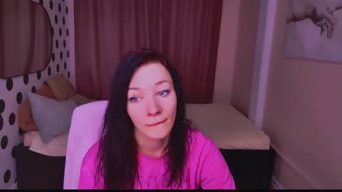 Snapshot of alina_cute_ chatting on 12/17/24, 11:28 Alina online show from 12/17/24, 11:28