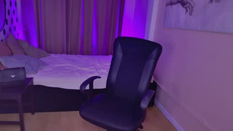 Snapshot of alina_cute_ chatting on 12/20/24, 04:42 Alina online show from 12/20/24, 04:42