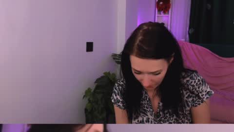 Snapshot of alina_cute_ chatting on 01/01/25, 08:15 Alina online show from 01/01/25, 08:15