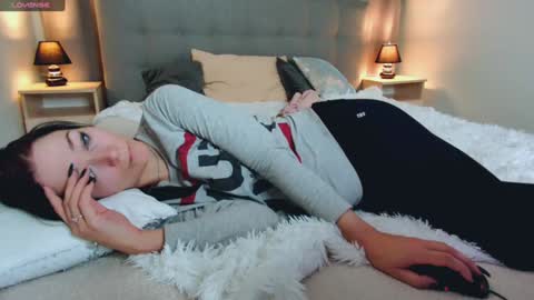 Snapshot of alina_cute_ chatting on 01/25/25, 04:34 Alina online show from 01/25/25, 04:34