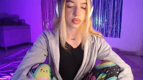 Alina  online show from 10/25/25, 03:03