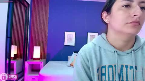 Snapshot of alina_martinelli chatting on 09/18/25, 11:56 Alina online show from 09/18/25, 11:56