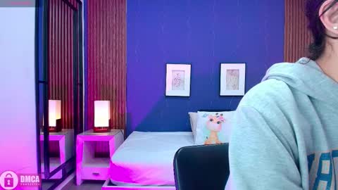 Snapshot of alina_martinelli chatting on 09/19/25, 11:55 Alina online show from 09/19/25, 11:55