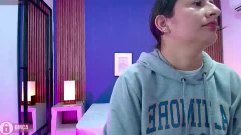 Snapshot of alina_martinelli chatting on 09/21/25, 11:56 Alina online show from 09/21/25, 11:56