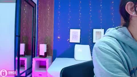 Snapshot of alina_martinelli chatting on 09/22/25, 12:29 Alina online show from 09/22/25, 12:29