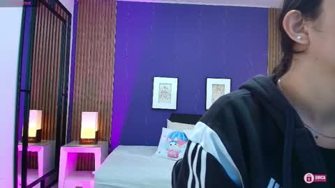 Snapshot of alina_martinelli chatting on 10/06/25, 12:02 Alina online show from 10/06/25, 12:02