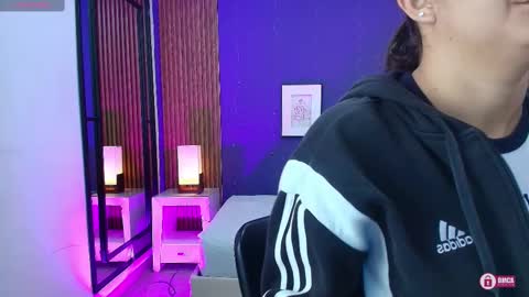 Snapshot of alina_martinelli chatting on 10/09/25, 10:57 Alina online show from 10/09/25, 10:57