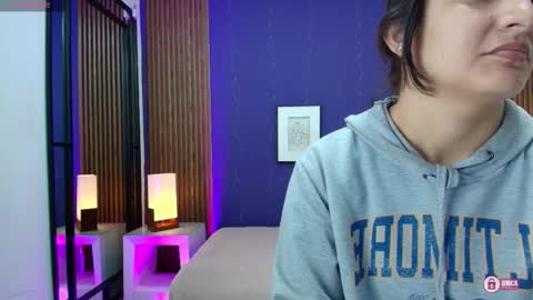 Snapshot of alina_martinelli chatting on 10/20/25, 12:05 Alina online show from 10/20/25, 12:05