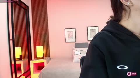 Snapshot of alina_martinelli chatting on 11/08/25, 10:48 Alina online show from 11/08/25, 10:48