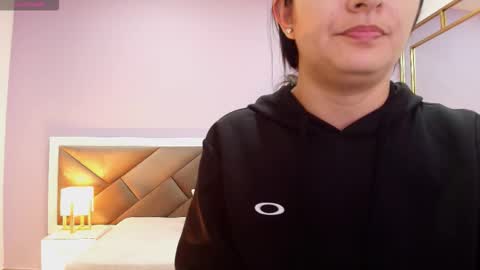 Snapshot of alina_martinelli chatting on 11/13/25, 11:31 Alina online show from 11/13/25, 11:31