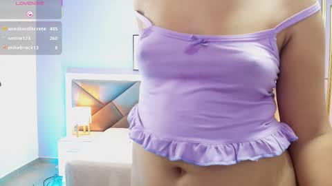 Snapshot of alina_martinelli chatting on 11/13/25, 11:47 Alina online show from 11/13/25, 11:47