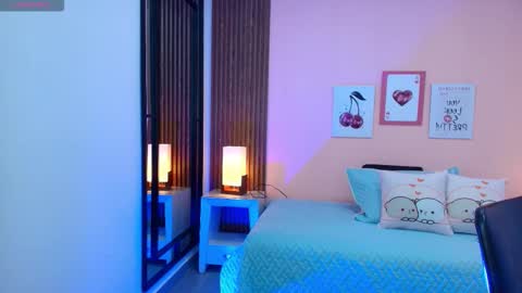 Snapshot of alina_martinelli chatting on 11/18/25, 11:47 Alina online show from 11/18/25, 11:47