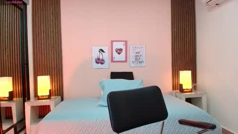 Snapshot of alina_martinelli chatting on 12/02/25, 11:26 Alina online show from 12/02/25, 11:26