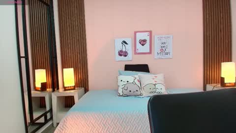 Snapshot of alina_martinelli chatting on 12/15/25, 11:36 Alina online show from 12/15/25, 11:36