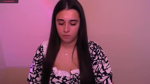 Snapshot of alinaasti_ chatting on 11/04/25, 08:46 Alina online show from 11/04/25, 08:46