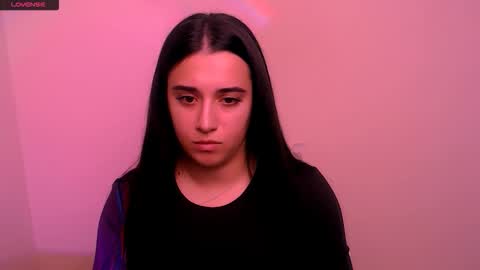 Snapshot of alinaasti_ chatting on 11/11/25, 08:47 Alina online show from 11/11/25, 08:47