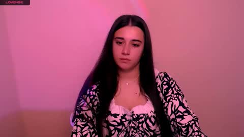 Snapshot of alinaasti_ chatting on 11/12/25, 08:48 Alina online show from 11/12/25, 08:48