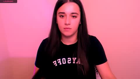 Snapshot of alinaasti_ chatting on 11/14/25, 08:46 Alina online show from 11/14/25, 08:46