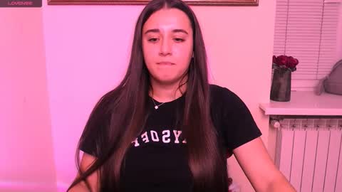 Snapshot of alinaasti_ chatting on 11/18/25, 09:25 Alina online show from 11/18/25, 09:25