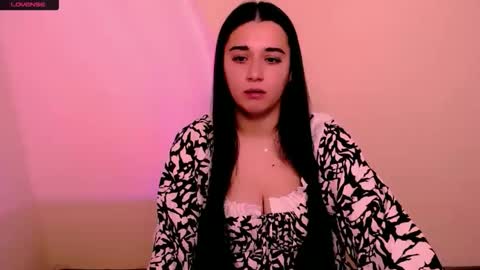 Snapshot of alinaasti_ chatting on 11/27/25, 08:27 Alina online show from 11/27/25, 08:27