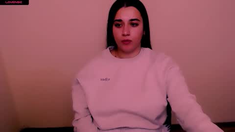 Snapshot of alinaasti_ chatting on 11/28/25, 09:56 Alina online show from 11/28/25, 09:56