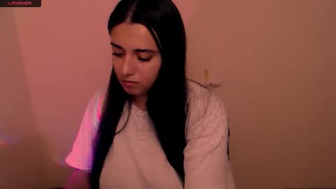 Snapshot of alinaasti_ chatting on 12/01/25, 10:42 Alina online show from 12/01/25, 10:42