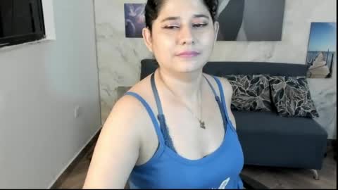 Snapshot of alinabozz1 chatting on 06/08/26, 02:23 alinabozz1 online show from 06/08/26, 02:23