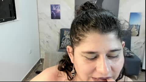 Snapshot of alinabozz1 chatting on 06/11/26, 05:05 alinabozz1 online show from 06/11/26, 05:05