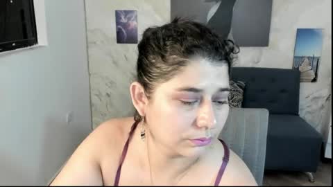 Snapshot of alinabozz1 chatting on 06/12/26, 05:17 alinabozz1 online show from 06/12/26, 05:17