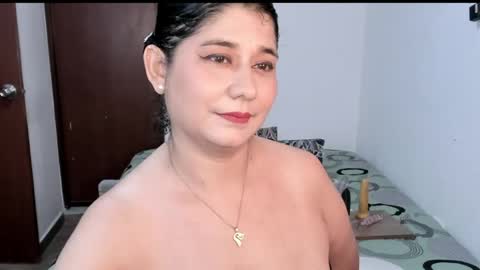 Snapshot of alinabozz1 chatting on 07/10/26, 04:17 alinabozz1 online show from 07/10/26, 04:17