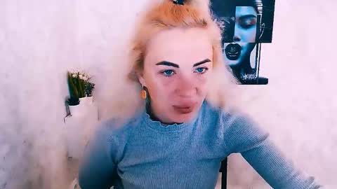 Snapshot of alinafrey_ chatting on 10/14/25, 05:30 Alina online show from 10/14/25, 05:30
