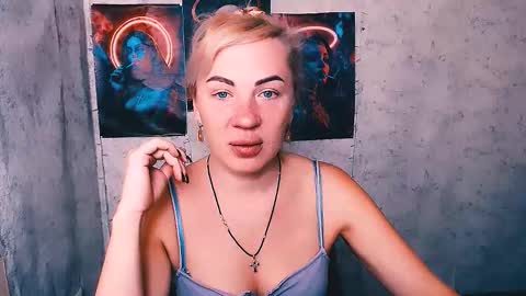 Snapshot of alinafrey_ chatting on 10/21/25, 04:13 Alina online show from 10/21/25, 04:13