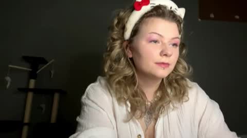 Snapshot of alinahotgirl chatting on 03/07/26, 12:46 Alina online show from 03/07/26, 12:46