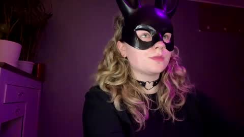 Snapshot of alinahotgirl chatting on 05/15/26, 10:06 Alina online show from 05/15/26, 10:06