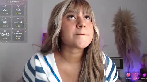 Snapshot of alinakiss_ chatting on 10/31/25, 05:19 lili online show from 10/31/25, 05:19