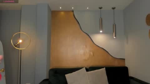 alinakravitz_ online show from 10/16/25, 11:44