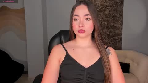 alinakravitz_ online show from 10/20/25, 11:10