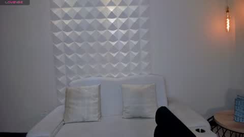 alinakravitz_ online show from 06/10/26, 08:08
