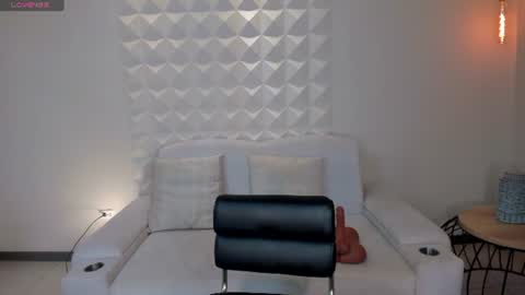 alinakravitz_ online show from 06/11/26, 12:32