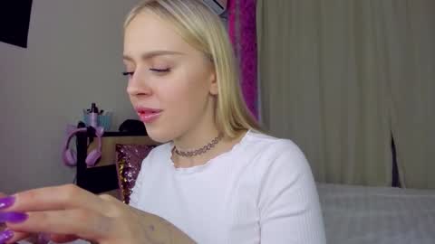 Snapshot of alinaocean chatting on 10/07/25, 07:00 alinaocean online show from 10/07/25, 07:00