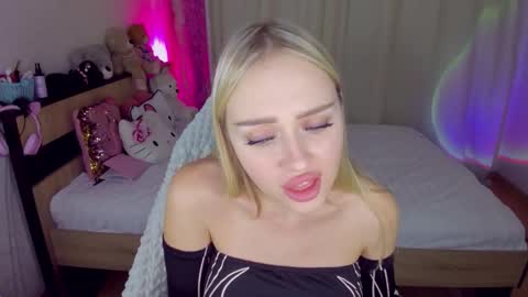 Snapshot of alinaocean chatting on 10/08/25, 09:12 alinaocean online show from 10/08/25, 09:12