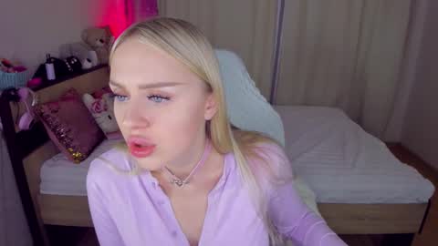 Snapshot of alinaocean chatting on 10/20/25, 08:20 alinaocean online show from 10/20/25, 08:20