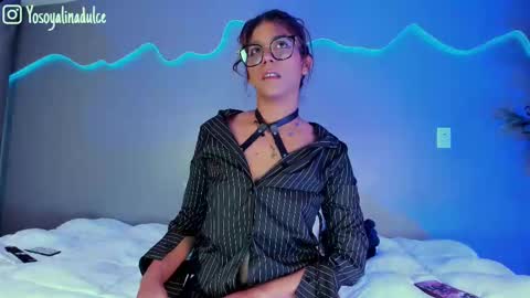 Snapshot of alinasweett_ chatting on 09/26/25, 08:13    online show from 09/26/25, 08:13
